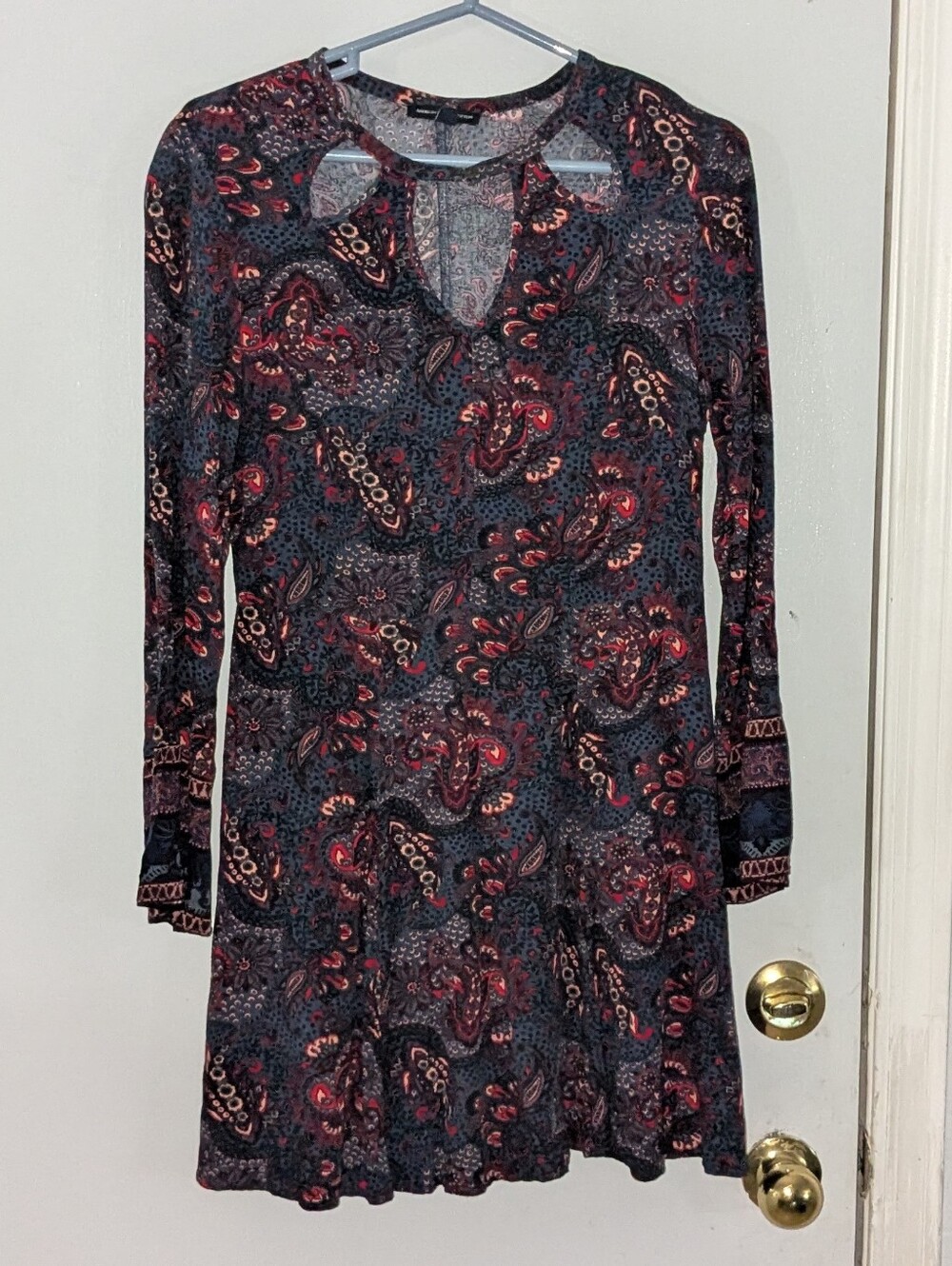 American Eagle Outfitters Blue & Red Paisley Long-Sleeve Keyhole Dress